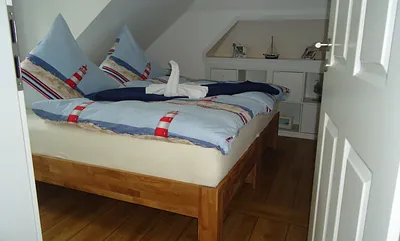 1. Schlafzimmer mit Doppelbett 180x200cm (Betten können auch einzeln stehen)