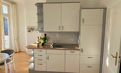 Offene Küche mit Esstisch