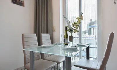 Esstisch für bis zu 4 Personen