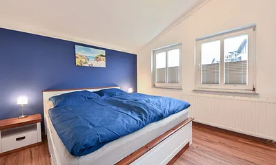 Schlafzimmer mit Doppelbett