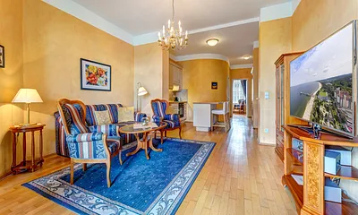 Wohnbereich mit Flat-TV