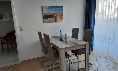 Esstisch für 4 Personen im Wohnzimmer