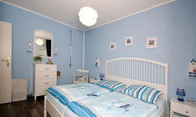 großer Kleiderschrank vorhanden