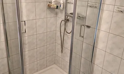 Neue Glasdusche im Bad