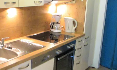 Gut ausgestattete Küchenzeile