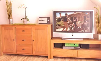 Hochwertiger Fernseher mit Festplattenrecorder