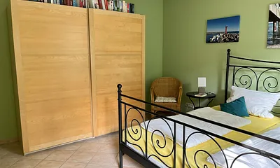 Großes Schlafzimmer - Gemütlich und mit viel Platz & Stauraum