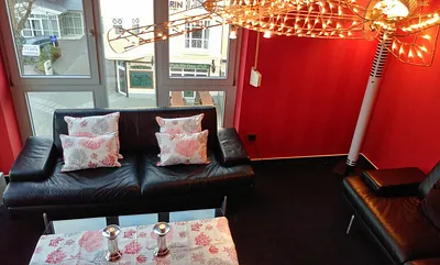 Blick von der Turmtreppe auf das Wohnzimmer 