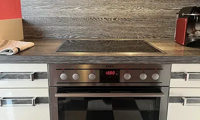 Backofen und vier Felder Herd mit Induktion 