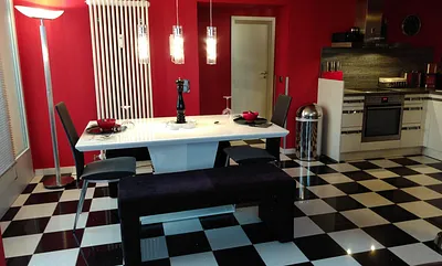 Blick auf den Essbereich mit Küche 