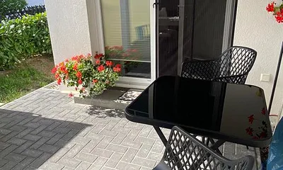 Terrasse mit Eingang 