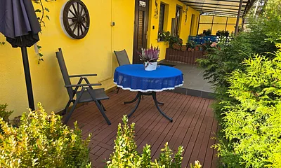 Eingang mit Terrasse