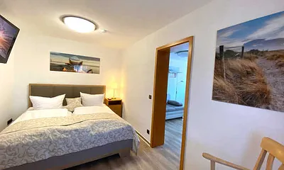 Schlafzimmer mit Doppelbett