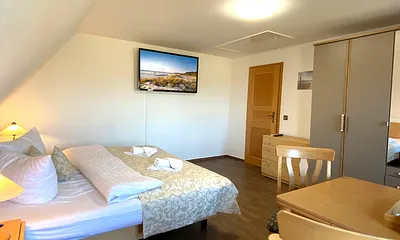 Schlaf- Wohn- und Essbereich 