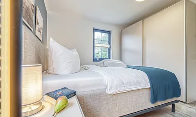 Schlafzimmer 1, Geräumiger Schiebetürenschrank