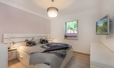 Schlafzimmer 1