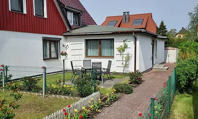 Außenansicht mit eigener Terrasse