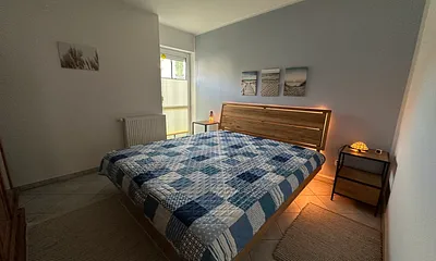 Schlafzimmer mit Doppelbett