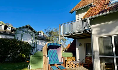 Terrasse mit Strandkorb und Lounge 