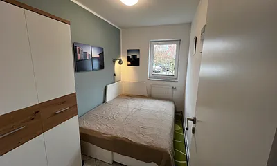 2. Schlafzimmer mit Bett zum Ausziehen 