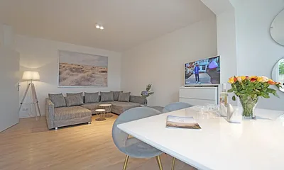 Wohnzimmer mit Esstisch