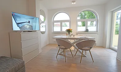 Wohnzimmer mit Esstisch