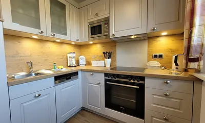 Sehr gut eingerichtete Einbauküche