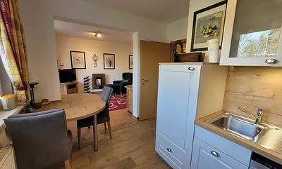 Sehr gute eingerichtete Einbauküche. 