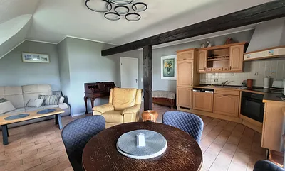 30 m² Wohnzimmer mit kompletter Einbauküche