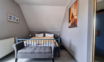 Schlafzimmer mit Doppelbett 160cm