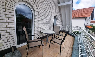 Zugang zum Balkon vom Wohnzimmer und Schlafzimmer