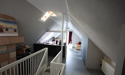 Eingangsbsbereich (über Treppe) mit Küchenzeile