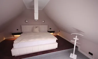 Schlafzimmer mit Boxspringbett