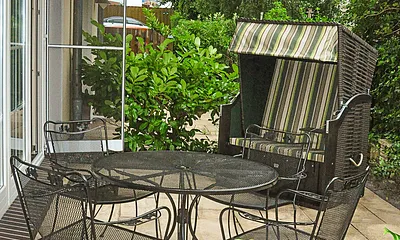Terrasse mit Strandkorb