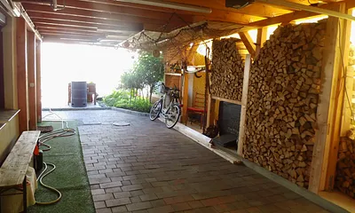 Einfahrt ins Carport