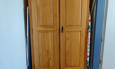 mit Wäschetrockner und Bügelbrett