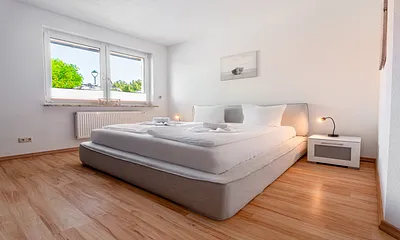 Schlafzimmer mit Doppelbett