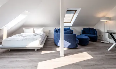 Wohn/Schlafzimmer mit Biokamin