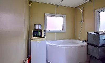 Waschwagen mit Küche, Dusche und WC