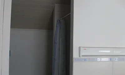 Dusche und Toilette im Badezimmer Dachgeschoss