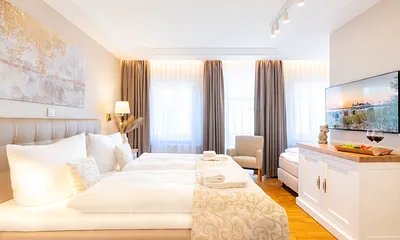  1. Schlafzimmer mit Doppelbett und Einzelbett