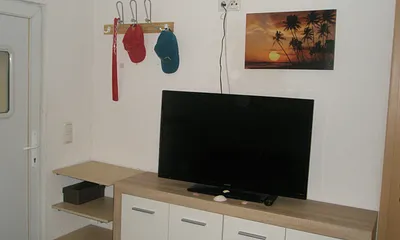 Sideboard mit Fernseher