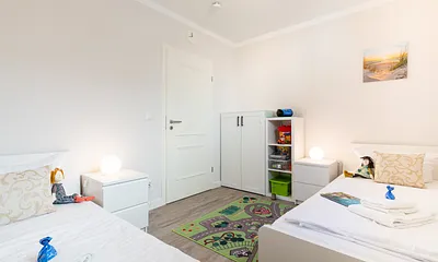 2. Schlafzimmer mit zwei Einzelbetten
