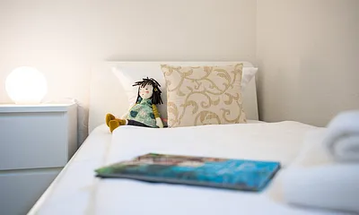 2. Schlafzimmer mit zwei Einzelbetten