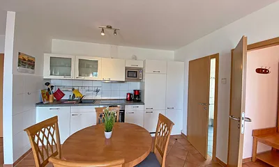 Esstisch mit Stühlen