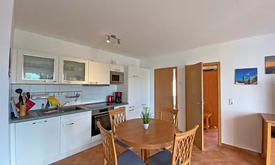 Esstisch mit Stühlen