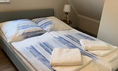 Schlafzimmer 4 mit Doppelbett 140 x 200 cm