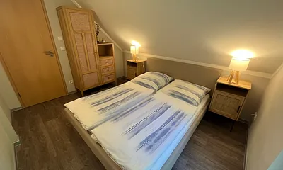 Schlafzimmer 1 mit Doppelbett 160 x 200 cm