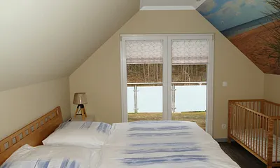 Schlafzimmer 1 mit Doppelbett 180 x 200 cm