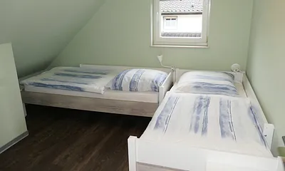 Schlafzimmer 2 mit 2 Einzelbetten 90 x 200 cm
